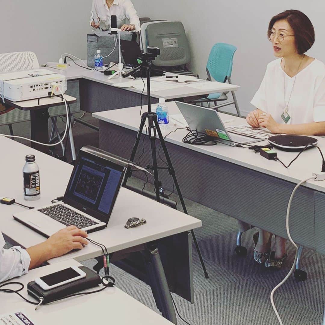 田中ウルヴェ京さんのインスタグラム写真 - (田中ウルヴェ京Instagram)「今日は午前は渋谷で女性スポーツリーダーの皆さまへメンタルトレーニングの講義、午後は企業のリーダーの皆さまへアスリートのストレスコーピングについての講演をしました。 どちらもオンライン。 たくさんの技術担当してくださる方々にサポートしていただきます。 #オンライン企業研修 #オンライン講演 #メンタルトレーニング #ストレスコーピング」9月16日 21時25分 - miyako.tanaka.oulevey