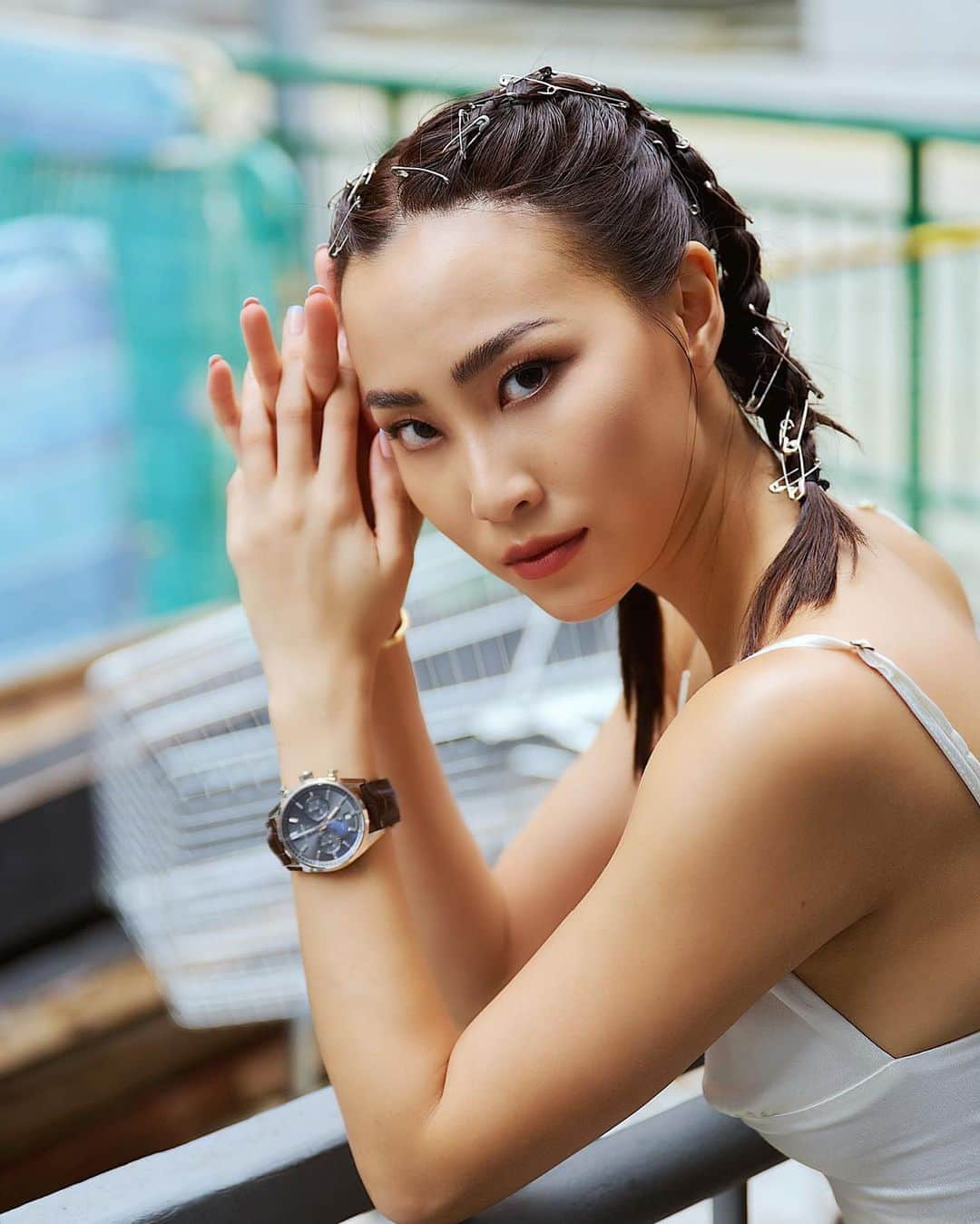 ソニアのインスタグラム：「Fierce, driven..Unstoppable. I could go on about how the #TAGHeuerCarrera makes me feel 🔥My ambition never sleeps and that’s what keeps me going in this competitive, vibrant industry.  . With a timepiece that is rugged yet exceptionally elegant and precise, it’s a reflection of this exact stage of life I’m in now - adrenaline filled, and #ForeverChasingTomorrow 💥  @TAGheuer」