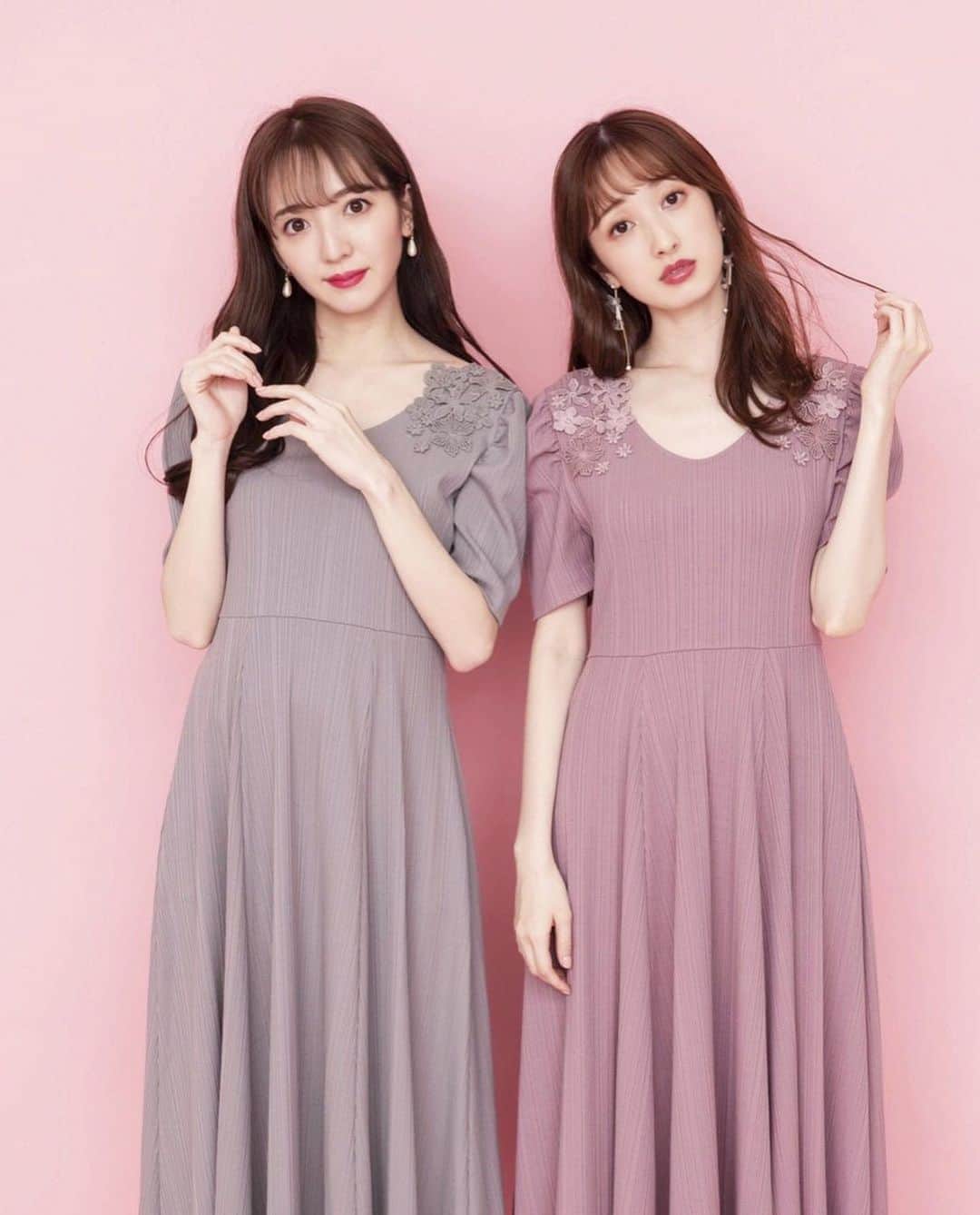 平木愛美のインスタグラム：「twins look👧🏼👧🏼💞  willselection @willselection_official   ひらひらと團ちゃん。  #shooting #willselection」