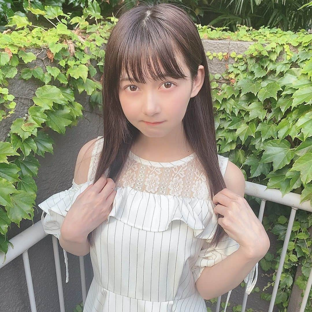 金久保マユ（ぼんぼん）さんのインスタグラム写真 - (金久保マユ（ぼんぼん）Instagram)「今日も1日お疲れ様でした〜！！ . 最近はNetflixについに加入したので、観られる作品の幅が増えました。嬉しい🐰 . . いつだって私を救ってくれるのはフィクションの世界で、同じ作品でも観るタイミングによって感じ方も違うし響く台詞も違う。面白いですよね。あ〜お芝居したいなあ、とフラストレーションが溜まってきたので今出来る事を精一杯やりつつ、蓄えたいと思います☀︎ . . . . 最近の写真がなかったので、夏！って感じですが投稿しておきます。笑 . . . 皆さん体調に気をつけつつ、明日も頑張りましょう〜！！今日のYouTubeはヤドンです。お楽しみに！ . . . . . .  #夏コーデ#ワンピース#ワンピ#きょコ#美意識向上#かわいくなりたい#量産型オタク#量産型コーデ#リュック#ストレート#作品撮りしたい#YouTube#TikTok#自撮り女子#白スカート#肩出し#ポケモン#ヤドン #pokemon#asmr#yadon#love#follome#animegirl#photography#そと#自然#Netflix#映画#ドラマ」9月16日 21時40分 - kanakubo_mei