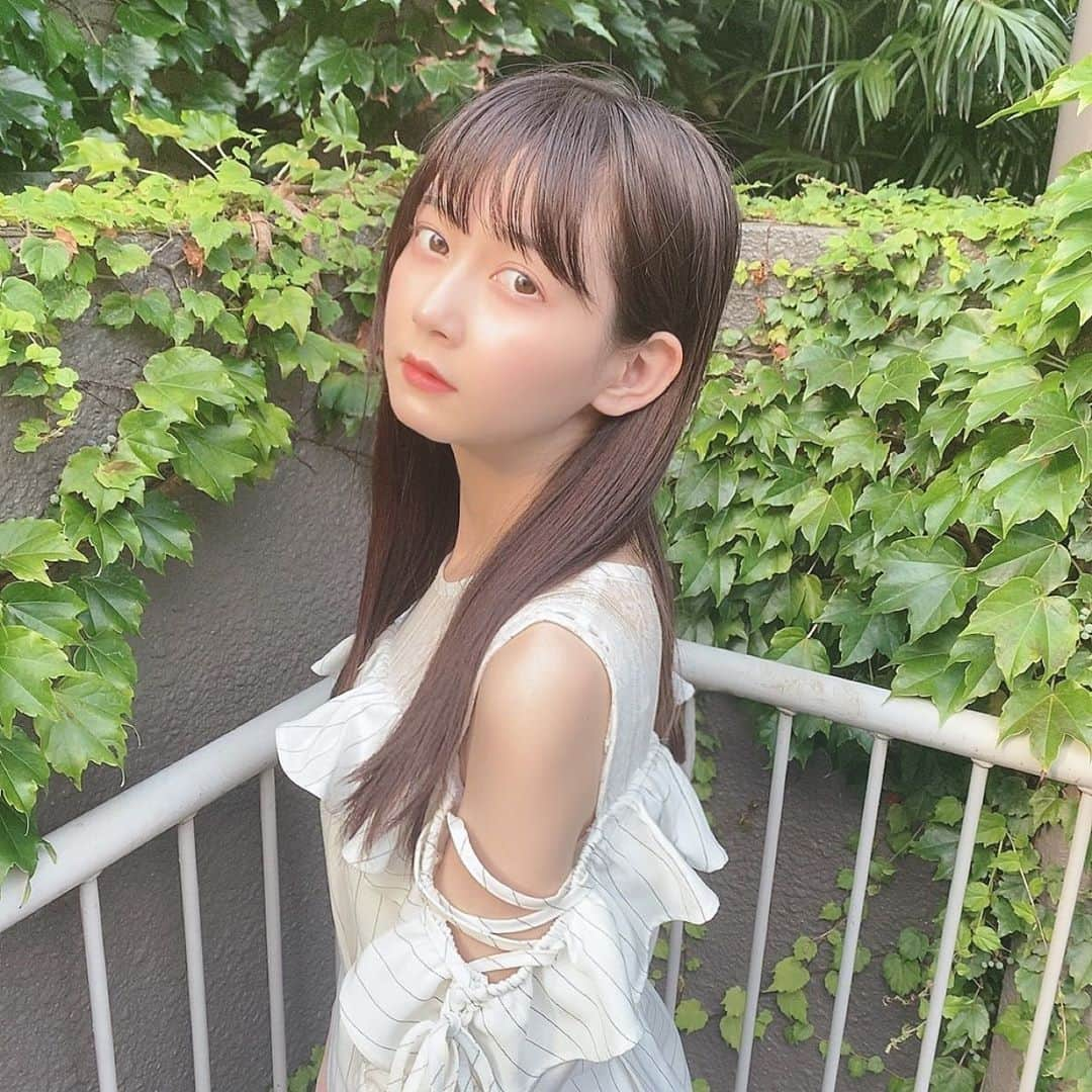 金久保マユ（ぼんぼん）さんのインスタグラム写真 - (金久保マユ（ぼんぼん）Instagram)「今日も1日お疲れ様でした〜！！ . 最近はNetflixについに加入したので、観られる作品の幅が増えました。嬉しい🐰 . . いつだって私を救ってくれるのはフィクションの世界で、同じ作品でも観るタイミングによって感じ方も違うし響く台詞も違う。面白いですよね。あ〜お芝居したいなあ、とフラストレーションが溜まってきたので今出来る事を精一杯やりつつ、蓄えたいと思います☀︎ . . . . 最近の写真がなかったので、夏！って感じですが投稿しておきます。笑 . . . 皆さん体調に気をつけつつ、明日も頑張りましょう〜！！今日のYouTubeはヤドンです。お楽しみに！ . . . . . .  #夏コーデ#ワンピース#ワンピ#きょコ#美意識向上#かわいくなりたい#量産型オタク#量産型コーデ#リュック#ストレート#作品撮りしたい#YouTube#TikTok#自撮り女子#白スカート#肩出し#ポケモン#ヤドン #pokemon#asmr#yadon#love#follome#animegirl#photography#そと#自然#Netflix#映画#ドラマ」9月16日 21時40分 - kanakubo_mei