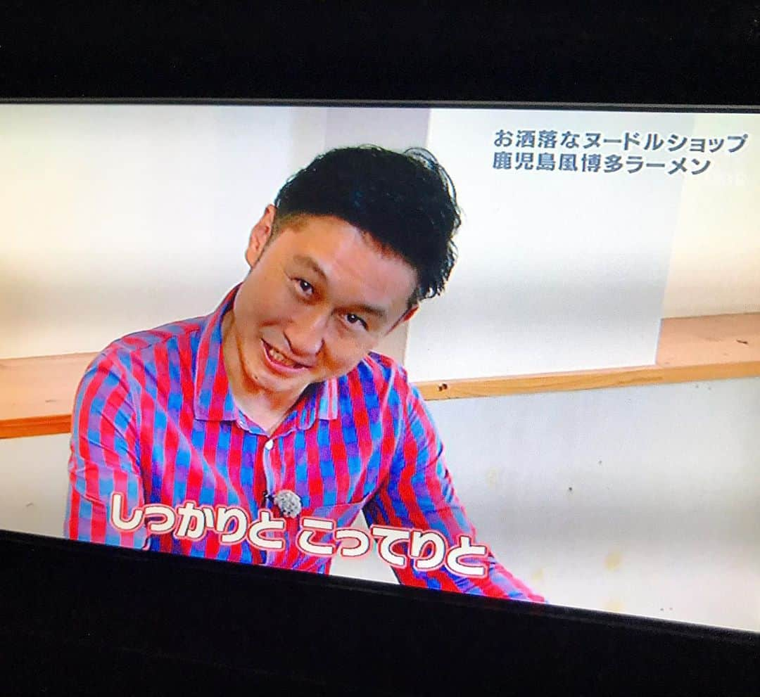 下山英哉さんのインスタグラム写真 - (下山英哉Instagram)「どんかごは… 伝統！革新！ ラーメン最前線2020🍜  県内各地の10の 巷で噂のラーメン店を紹介しました^_^  私は、麺屋ベースの 鹿児島風博多ラーメンを紹介^_^  元美容師の爽やかな大将が… 博多の名店で修行を積み 帰省してオープン^_^  店内は… アーリーアメリカンな雰囲気でセンス👍  博多ラーメンの良さをベースに… 研究を重ねた味は絶品^_^  #ラーメン最前線 #ラーメン最前線2020  #麺屋ベース #博多ラーメン #博多だるま #mbc1ch #mbctv #どーんと鹿児島  #下山英哉 #アナウンサー #オシ麺 #久しぶりのラーメン　ロケ #鹿児島 #kagoshima #ramen」9月16日 21時39分 - shimoyama.hideya