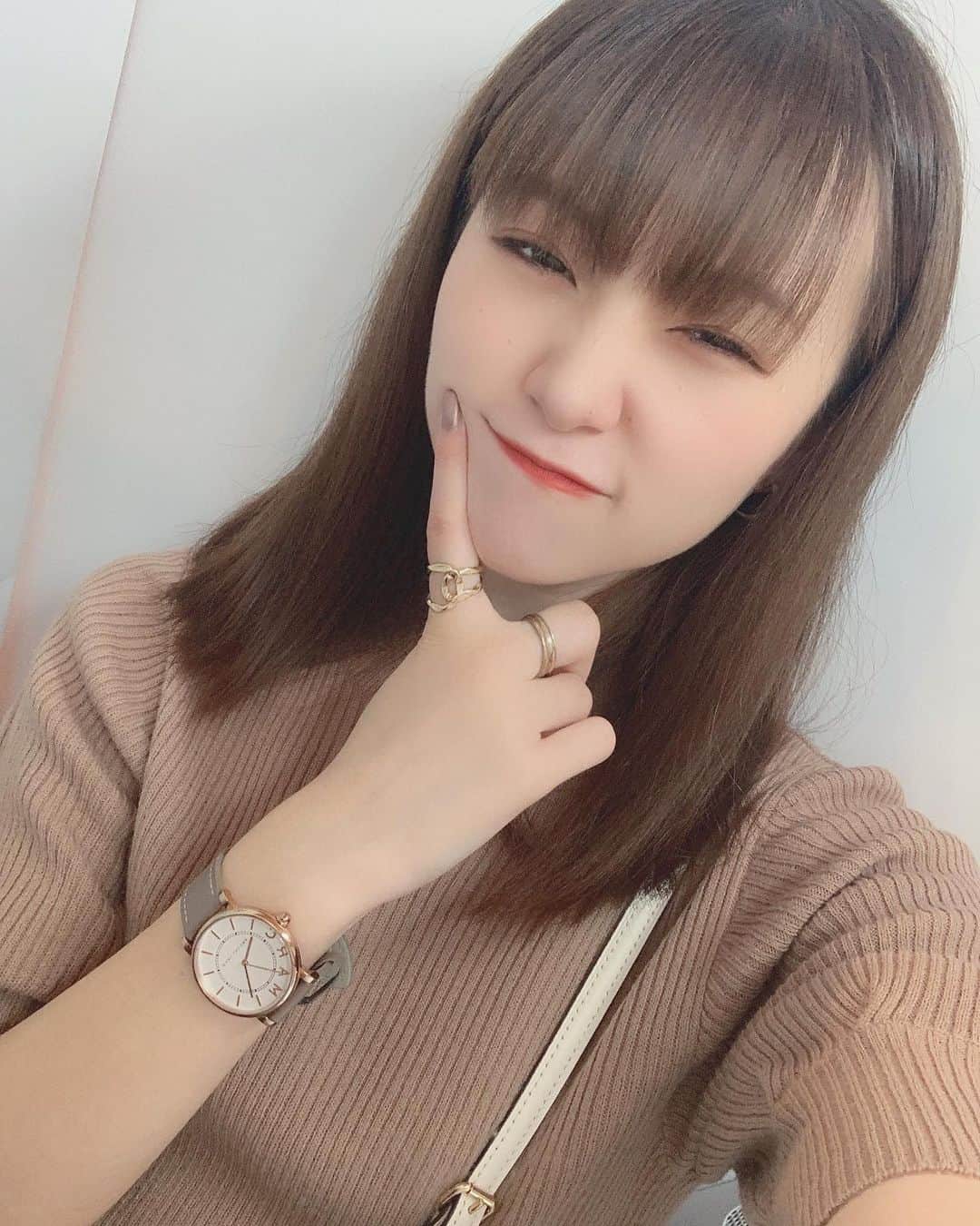 遠藤みゆのインスタグラム：「今日はちょこっと雨が降ってきましたね、 アスファルトから雨の匂いがしてほんの少し秋を感じました😌」