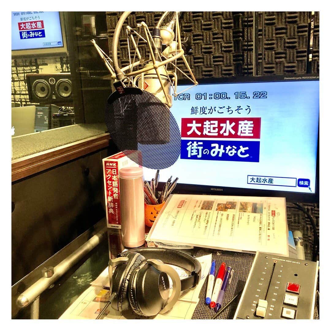 永倉由季さんのインスタグラム写真 - (永倉由季Instagram)「.﻿ .﻿ 回転寿司や街のみなとまぐろパークでお馴染み﻿ 『大起水産』の﻿ テレビCMがスタートしました。﻿ ﻿ 　　　　　　　　　　　　　　﻿ 私はテンション高い声で﻿ ナレーションを担当させて頂きました。﻿ ﻿ 　　　　　　　　　　　　　　　　　﻿ 関西エリアで100本放送されるそうですので﻿ 目と耳に止まると嬉しいです🐟✨﻿ 　　　　　　　　　　　　﻿ ↓ ↓﻿ ﻿ http://www.daiki-suisan.co.jp/﻿ ﻿ 　　　　　　　　　　　　　﻿ えび、あなご、焼きさばの﻿ 冷凍押し寿司を頂きましたが﻿ (テイクアウト、オンラインOK)﻿ ﻿ 　　　　　　　　　　　　　　　﻿ 説明書通りに解凍したら﻿ 押し寿司なのにネタだけが"ふわっふわっ"﻿ 　　　　　　﻿ 　　　　　　　　　　　　　　﻿ 冷凍はどうなのかな？と思いきや﻿ とても美味しかったです✨﻿ ﻿ _____________________﻿ 　　　　　　　﻿ ✅ SNSに載せないことはLINE@ ↓ ↓ ﻿ 　　　　　　　　　　　　　　　　　　　﻿ https://lin.ee/v5onXnt﻿ 　　　　　　　　　　﻿ ✅詳細はアメブロ更新　↓﻿ 　　　　　　　　　　　﻿ http://ameblo.jp/naga-yuki/﻿ ﻿ 　　　　　　　　　　　　　﻿ #大起水産﻿ #回転寿司　 #街のみなと #街のみなとまぐろパーク ﻿ #テレビ　#cm #コマーシャル #ナレーション　#narration #ナレーター #鮮度抜群 #新鮮 #冷凍 #押し寿司 #テイクアウト　#オンライン #ふっくら #魚　#寿司  #美味しかった #関西エリア　#放送中 #ありがとうございました  #ブログが溜まり過ぎて追いつかない」9月16日 21時35分 - yuki_nagakura67