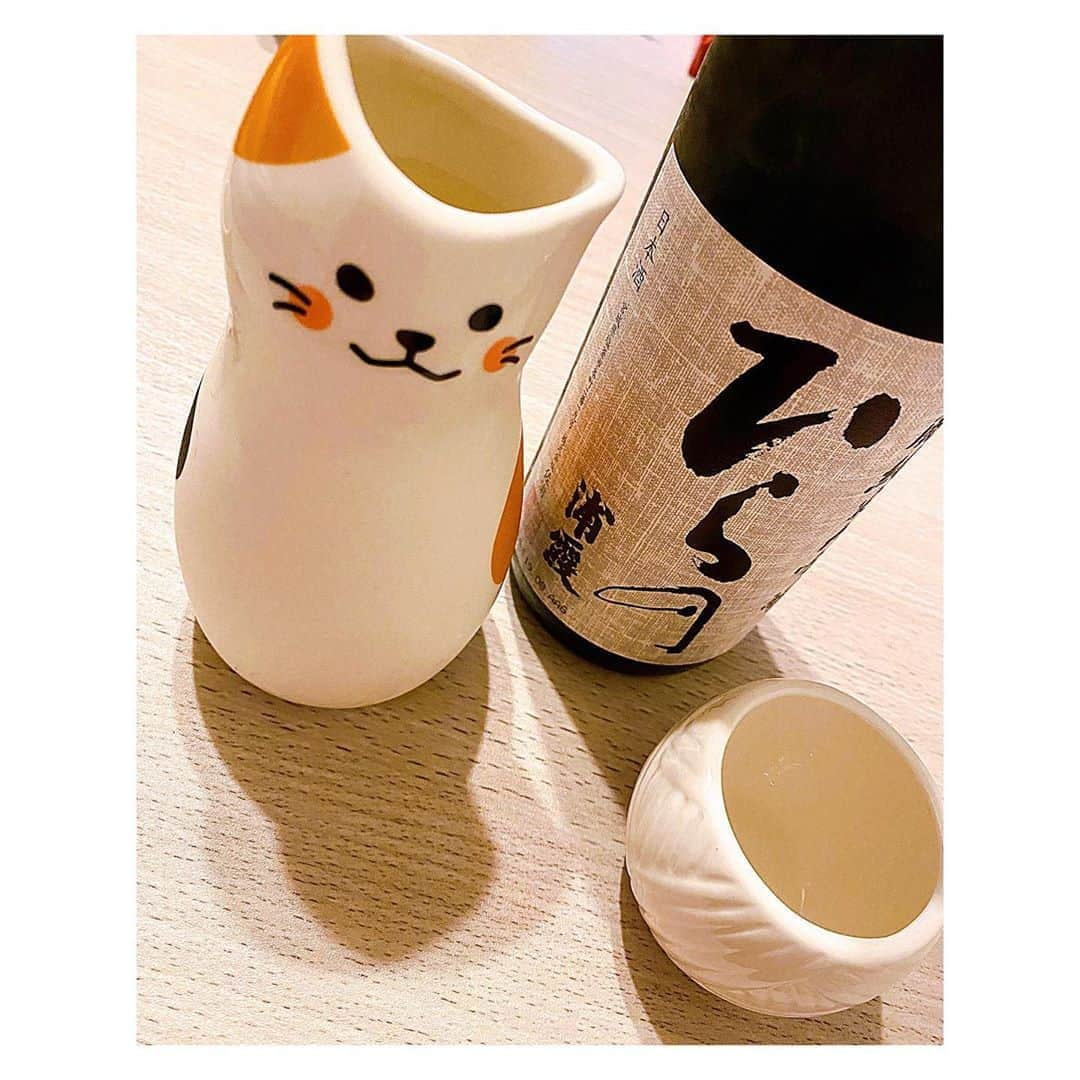 山谷花純さんのインスタグラム写真 - (山谷花純Instagram)「少し前にお久しぶりの日本酒 浦霞　ひらの 今日は、もう寝ます。 おやすみにゃさい。  #宮城 #日本酒 #猫グッズ #浦霞」9月16日 21時35分 - kasuminwoooow