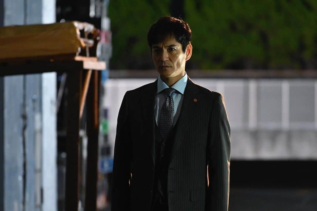 テレビ朝日「未解決の女　警視庁文書捜査官」のインスタグラム：「【#最終回 あす夜9時から拡大SP】  凶弾に倒れた古賀室長( #沢村一樹 ) そして 未解決連続殺人と文書改ざんの謎…  ついに明かされる あまりにも衝撃すぎる真犯人…❗️  #未解決の女」