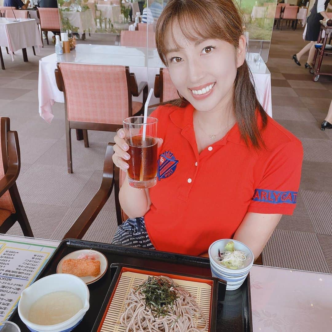 庄司ゆうこさんのインスタグラム写真 - (庄司ゆうこInstagram)「@shodagolf23 庄田プロにコースレッスンしてもらいました🤗 コースレッスンは初だったけど、分かりやすいアドバイスのおかげで変なミスはなく、楽しくまわれました🤗 最後の庄田プロの動画、300yd超え！！流石過ぎます👏 ちかちゃんハイボール、私かき氷で相変わらずエンジョイゴルフでした🤣 しばらくは気候良さそうだし、今のうちに頑張って上達しよーっ❣️ #大栄カントリー倶楽部#ゴルフ#ゴルフ女子#ゴルフウェア#パーリーゲイツ#エンジョイゴルフ#コースレッスン#ゴルフ日和#ポジティブスターヨガ#psyゴルフ部#ヨガインストラクター」9月16日 21時46分 - yuko.shoji