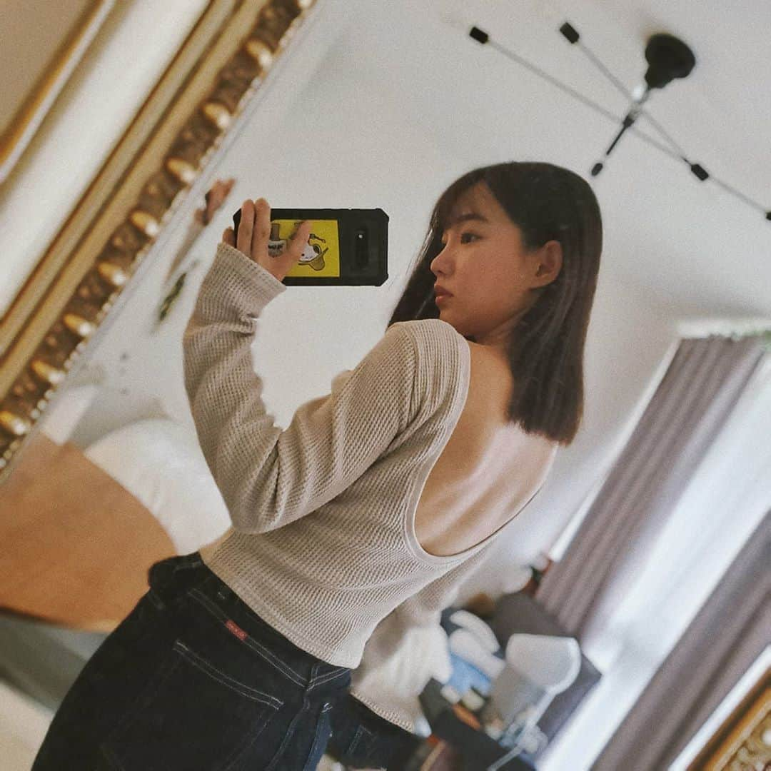 保坂玲奈さんのインスタグラム写真 - (保坂玲奈Instagram)「_____#156cmコーデ#秋冬コーデ . . 今日はとっても涼しくて 快適すぎるゴルフだった😇  秋もいいね‪‪❤︎‬ さっそく届いた秋冬服。 ハワイ店はいまは行けないけど... To the seaのwebstoreと店舗  (ルミネエスト新宿店B1、西銀座デパートB1& To the sea Health Living学芸大学店)  で手に入る背中が綺麗に見えるワッフルトップス。  カジュアルにジーンズで合わせても 女性らしさがあってこういうコーデが好き‪‪❤︎‬ 着て街を歩くのが楽しみ🥰 . . .  @to_the_seahawaii #Resortnista#totheseahawaii#秋コーデ#冬コーデ#outfit#低身長コーデ#156cm#むちむき」9月16日 22時05分 - __renao_0707