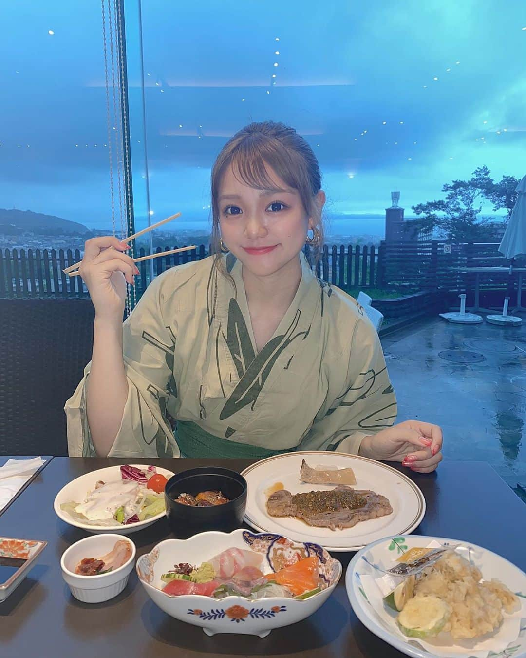 古澤里紗さんのインスタグラム写真 - (古澤里紗Instagram)「別府温泉行ってきた♨️ . . . たくさん美味しいもの食べて 夜も朝も温泉入って プールも入って ずっとずっと行きたかったから 行けて嬉しかったなぁ🥰🤍 . また行きたいっ🥐 .」9月16日 21時59分 - fuuuuu_ri