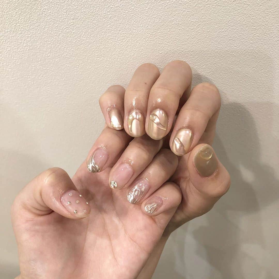 のインスタグラム：「﻿ 久々のネイル💅♡﻿ @chipieee_ebisu  #アシンメトリーネイル　です！ @chipieee_nail_maria ﻿ ﻿ ミラーとマットでお願いしました!!﻿ 可愛すぎて😫﻿ ﻿ 眉毛も整えていただきました！﻿ @chipieee_eye_akane  ﻿ ありがとうございました🙇🏽‍♂️♡﻿ ﻿ #ネイル#ミラーネイル#chipieee#恵比寿﻿ #ネイルサロン#eyebrow﻿ #モデル#アイドル﻿ #idol#model#selfie#fashion#dailylook﻿ #instagood#followme﻿ #아이돌#데일리룩#셀피#팔로우」