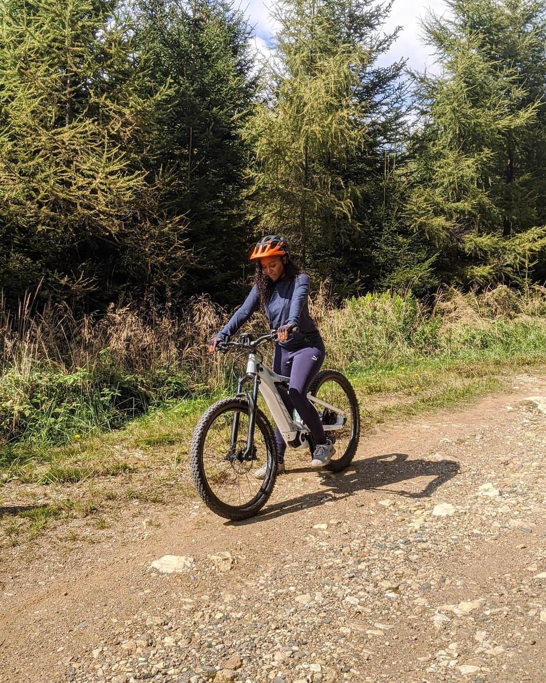 アジャ・ナオミ・キングさんのインスタグラム写真 - (アジャ・ナオミ・キングInstagram)「I spend too much time trying to think up captions. Here’s some pics of me on a bike. Have a great day! ❤️🚴🏾‍♀️」9月16日 22時03分 - ajanaomi_king