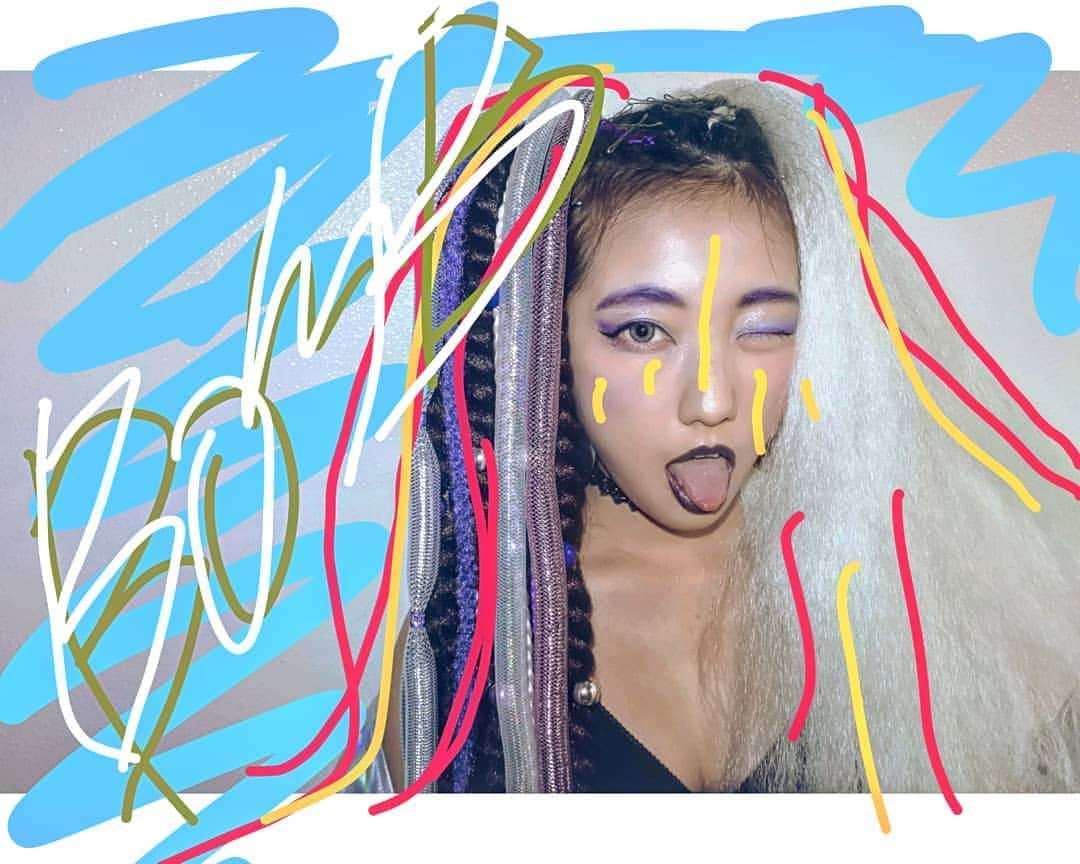 小林レイミのインスタグラム：「2017😈💣🗯 #throwback🔙 #artworks #collageart #paintings #hairstyling #💙」