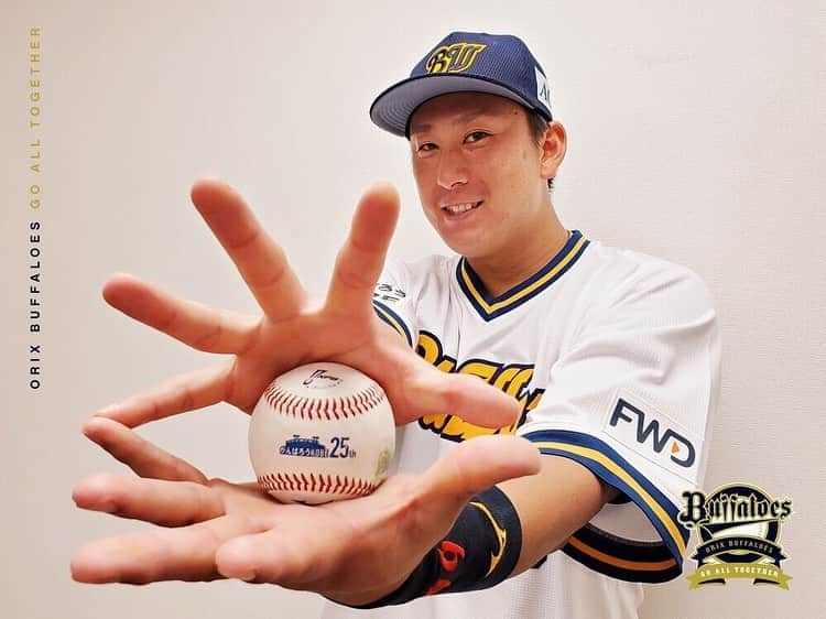 オリックス・バファローズさんのインスタグラム写真 - (オリックス・バファローズInstagram)「◇ 杉本 裕太郎 選手 ＜今日のヒーロー！今季1号となる特大の先制ソロHRはチームの連勝に貢献する決勝弾！！＞ 「なかなかホームランが出ていなかったので、やっと出てくれてよかったです！ 両チームともいいピッチャーが投げていましたし、なんとか先に点を取りたいと思っていました。打った感触はよかったんですが、ファールになるかなと思って願いながら走っていたので、ホームランになってくれてよかったです！ これからも毎日、ヒットもホームランもいっぱい打てるようにがんばります！」  #杉本裕太郎 #ラオウ #規格外の飛距離 #ホームラン #勝利打点 #北斗剛掌波 #Bs2020 #buffaloes #baseball #ORIX #プロ野球」9月16日 22時08分 - orix_buffaloes