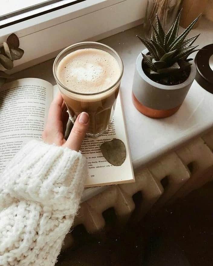 オーガニックバイジョンパトリックさんのインスタグラム写真 - (オーガニックバイジョンパトリックInstagram)「Cool mornings make a hot cup of coffee even better.  #jporganic #organicbyjohnpatrick #coffeeandabook #coffee #cappucino #sweaterweather #morningreading #whitesweater」9月16日 22時10分 - jporganic