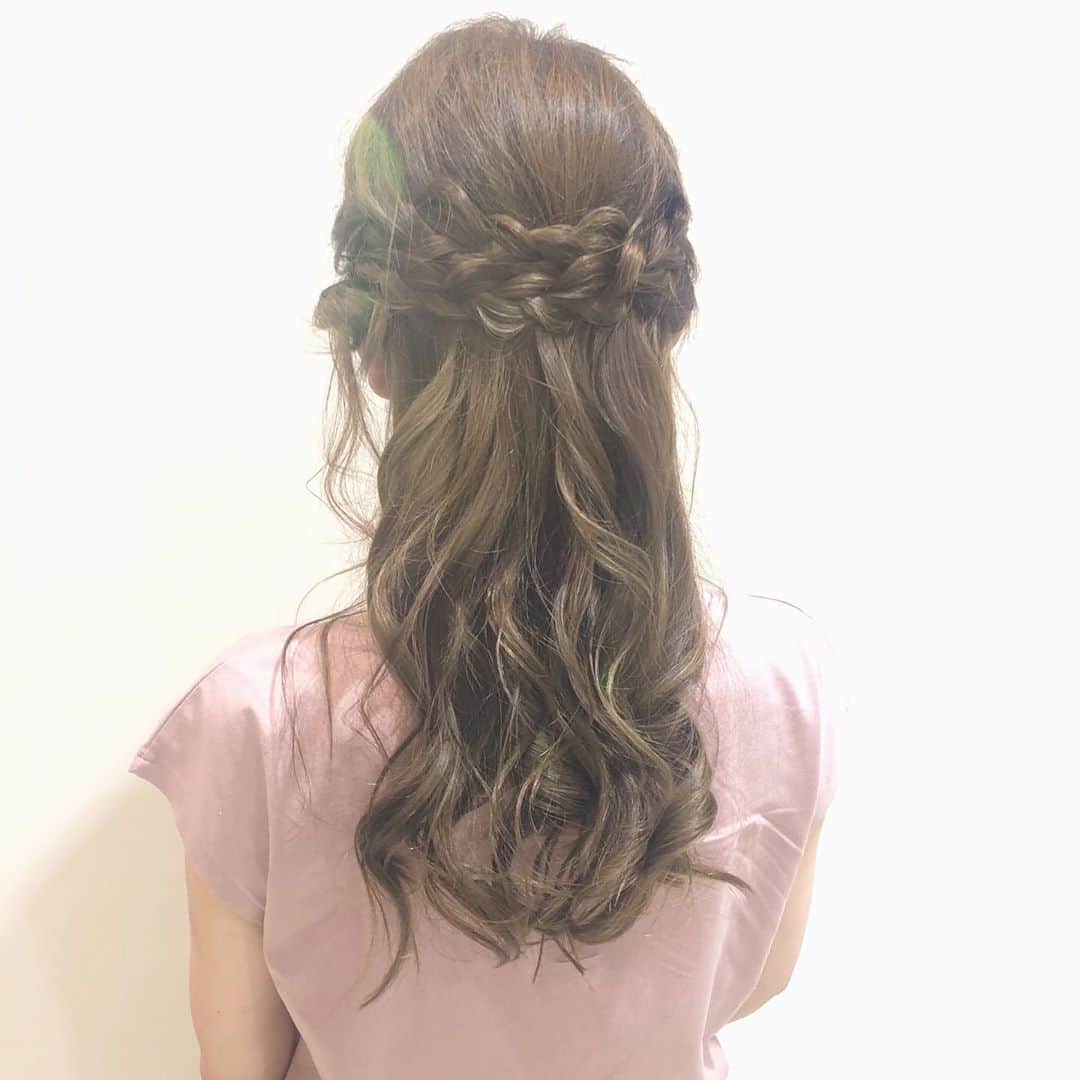 菊池かなこのインスタグラム：「. 髪明るくしてもらいました💈💇‍♀️✨ @ibaseiji @andstories.omotesando . . ୨୧┈┈┈┈┈┈┈┈┈┈┈┈┈┈┈┈┈୨୧ #表参道美容室#原宿美容室 #アンドストーリーズ #アッシュカラー#ヘアカラー#秋カラー」