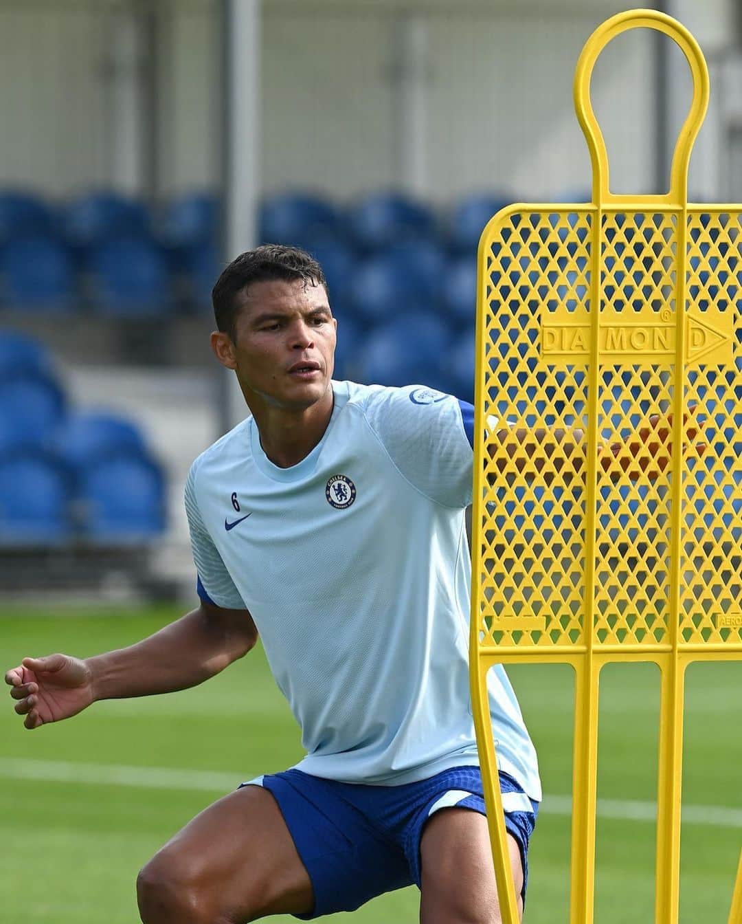 チェルシーFCさんのインスタグラム写真 - (チェルシーFCInstagram)「Day one at Cobham! 💪⚽️ @thiagosilva #CFC #Chelsea #OhhThiagoSilva」9月16日 22時26分 - chelseafc