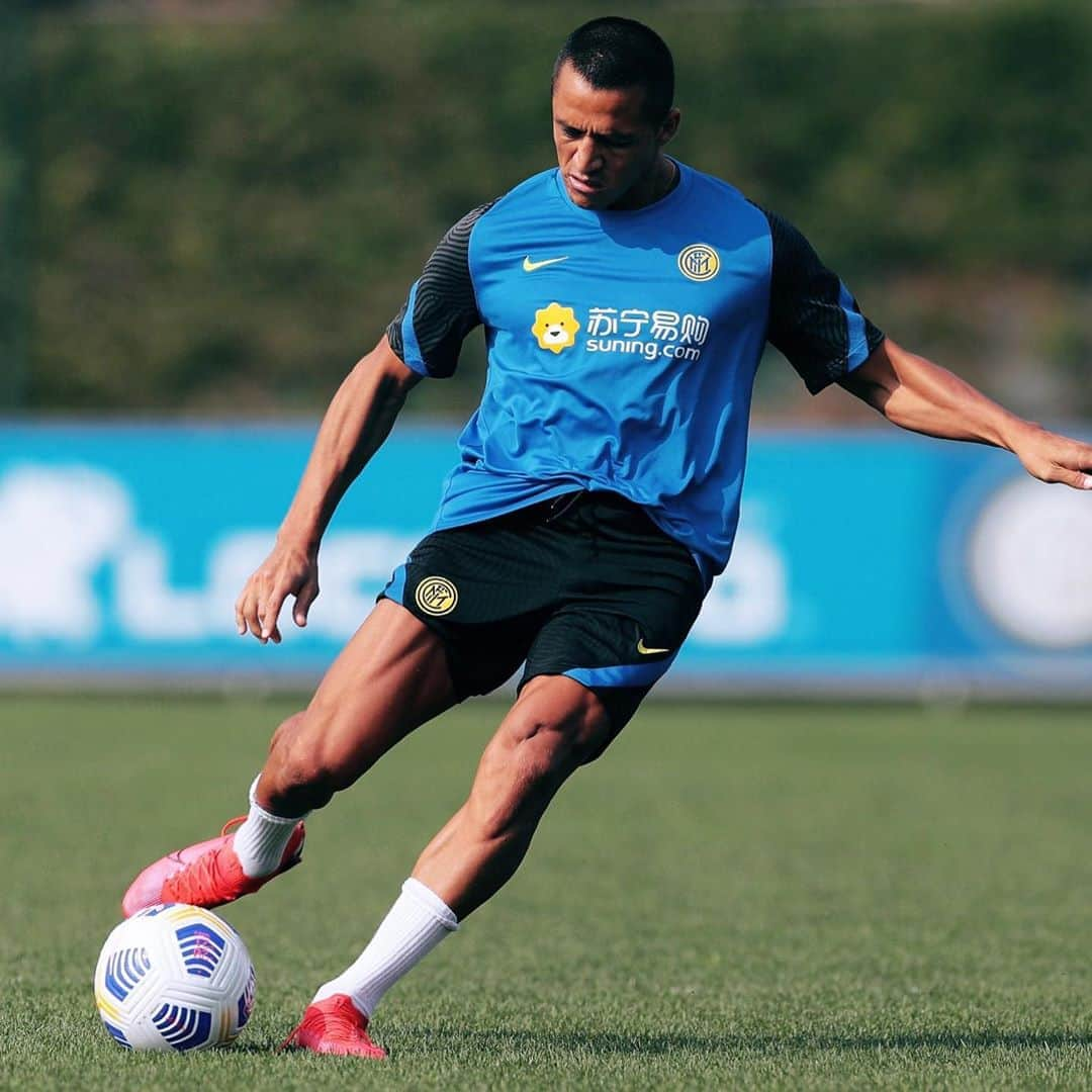 インテルナツィオナーレ・ミラノさんのインスタグラム写真 - (インテルナツィオナーレ・ミラノInstagram)「TRAINING 💪⚽️ The Nerazzurri get back to work as they gear up for the start of the season! Powered by @lenovo @lenovoitalia #Inter #ForzaInter #InterXLenovo #Training #Football」9月16日 22時40分 - inter