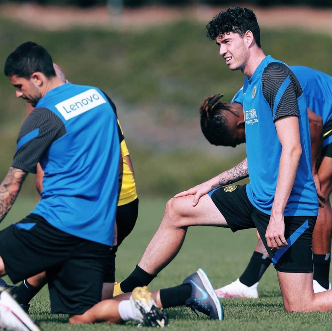 インテルナツィオナーレ・ミラノさんのインスタグラム写真 - (インテルナツィオナーレ・ミラノInstagram)「TRAINING 💪⚽️ The Nerazzurri get back to work as they gear up for the start of the season! Powered by @lenovo @lenovoitalia #Inter #ForzaInter #InterXLenovo #Training #Football」9月16日 22時40分 - inter