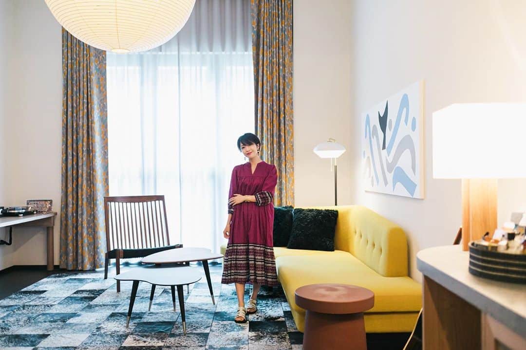 渡辺由布子さんのインスタグラム写真 - (渡辺由布子Instagram)「🔑  シアトル発のAce Hotel @acehotel  アジア第1号店が#京都 に誕生！  古い建築物をリノベーションして独自のスタイルを創造するデザイナーズホテルチェーンで、ホテル業界の革命児的存在。  私自身もその世界観にすっかり魅了されたファンの一人で、過去にはPortland、NY、LA、PalmSpringsの各エースを泊まり歩いてきたほど！  どこよりも早く詳しく徹底レポートした記事がYOLOにて公開されたので、次の旅の参考にしてみては？♡  ▶︎ @yolo.style_japan  米国発ライフスタイルホテルが京都にOPEN! 待望のアジア初上陸【Ace Hotel Kyoto】  💻 https://yolo.style/yolo/article/610756/  📍 @acehotelkyoto #KYOTO #🇯🇵   #エースホテル京都 #そうだ京都行こう #日本再発見  #staycation  #newopen  #roomtour  #Travelwriter #yolostyle #Japantrip #Kyototrip #DiscoverJapan  #tbt🔙📸」9月16日 22時34分 - watanabe_yuko