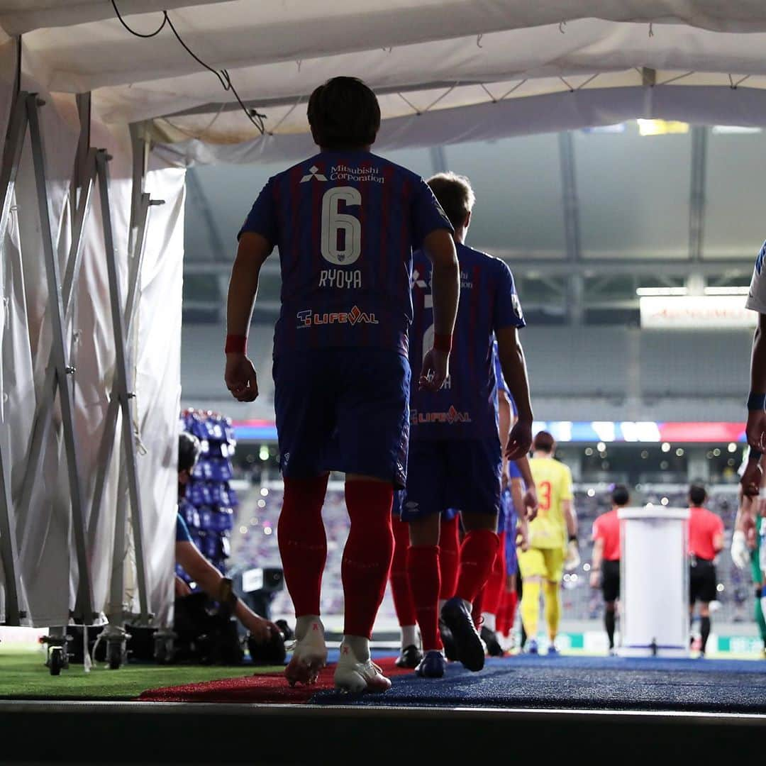 FC東京オフィシャルグッズさんのインスタグラム写真 - (FC東京オフィシャルグッズInstagram)「🔵🔴 #FULLTIME #TokyoOita  2020明治安田生命J1リーグ第24節 #FC東京 2-3 #大分トリニータ  終盤に1点差に迫り、猛攻を仕掛けるも1点届かず。 @fctokyoofficial  #STAYWITHTOKYO #FC東京 #fctokyo #tokyo」9月16日 22時48分 - fctokyoofficial