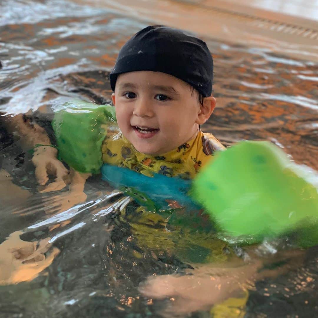 サム・ハミントンのインスタグラム：「아빠 물개 나는 수달! Daddy is a seal, I am an otter」