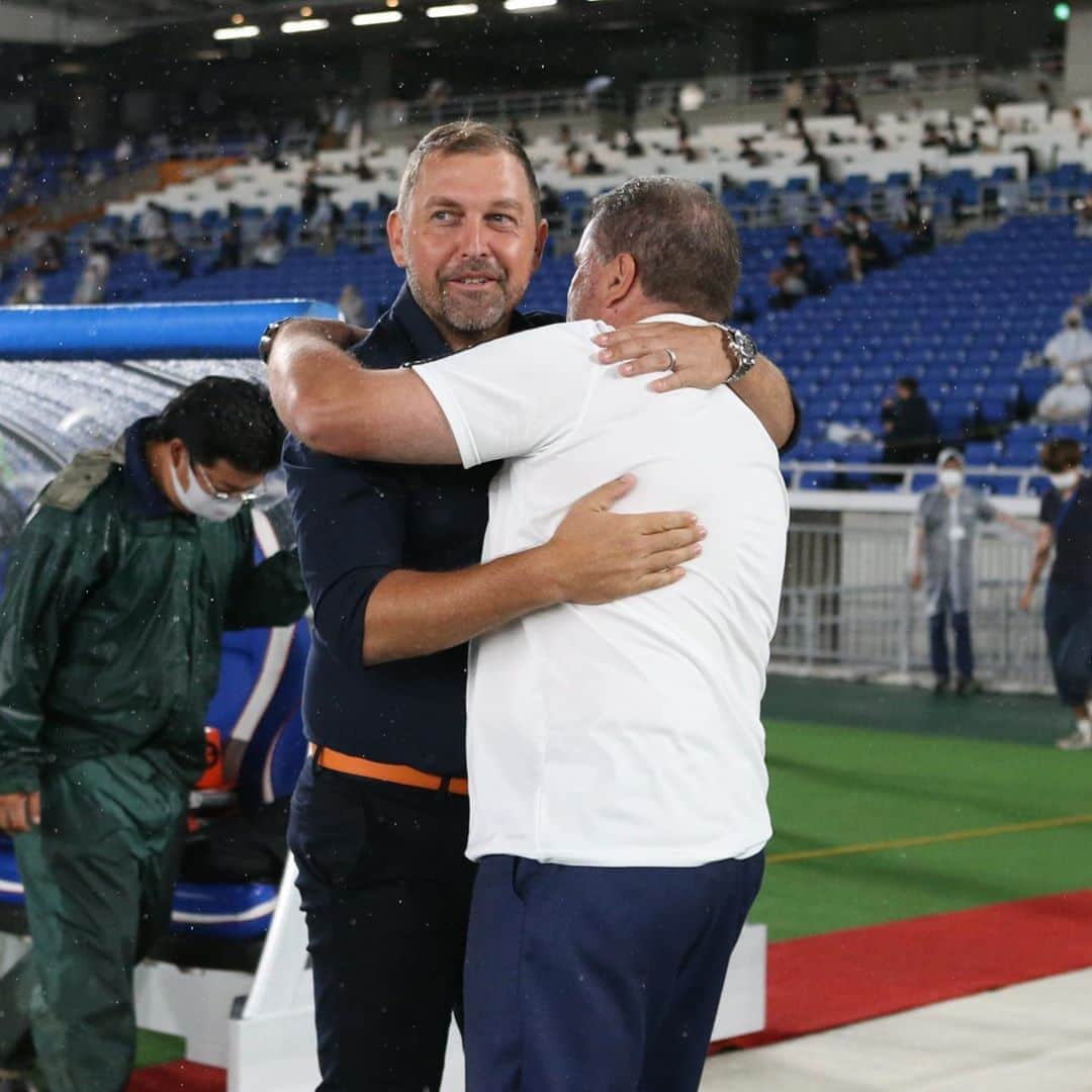 横浜F・マリノスさんのインスタグラム写真 - (横浜F・マリノスInstagram)「Family Reunion  #fmarinos #PeterCklamovski #AngePostecoglou」9月16日 22時44分 - yokohamaf.marinos