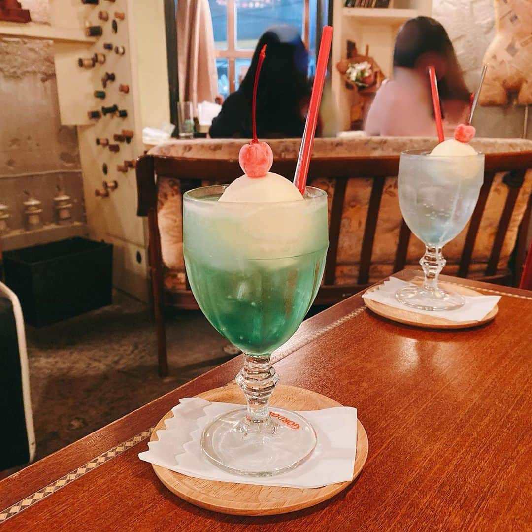 田部絵美のインスタグラム：「. かわいい🍈🍹 . . #melonsoda #retro #cafe」