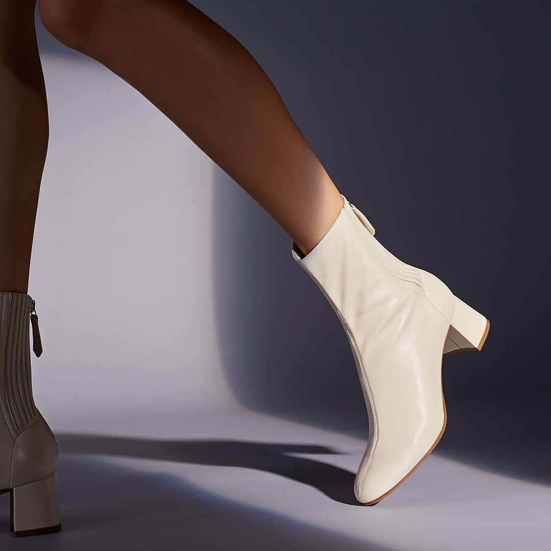 Aquazzuraさんのインスタグラム写真 - (AquazzuraInstagram)「Walk in style wearing our Saint Honore' Bootie 50, in smooth nappa leather in a soft shade of cream. #AQUAZZURA #AQUAZZURABooties」9月16日 23時02分 - aquazzura