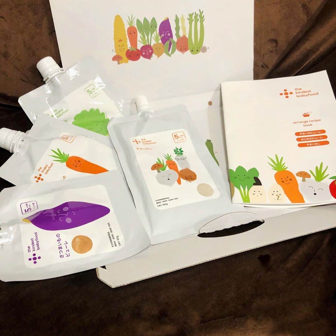 世手子さんのインスタグラム写真 - (世手子Instagram)「Udon baby food with vegetable soup stock🥬🧅 Perfect for busy moms because it is additive-free✨✨ Challenge dumplings🥟🥟🥟 @thekindest_official  #カインデスト の #離乳食 使ったよ（＾ν＾） #生後9ヶ月 の #寿司太郎 は　#離乳食後期 なので #三食 食べるので大変ww #thekindest の #ベビーフード #無添加 なので #忙しいママの味方 ✨✨ この日の #離乳食メニュー は #カインデストレシピ  #野菜出汁 で #離乳食うどん 🍜 #にんじんピューレ #トッピング 🥕 さといも、ブロッコリー、ひじき、キャベツ、しらす #マッスルギョーザ にも挑戦中( ^ω^ ) 沢山食べるようになって嬉しいよー！ でも作るの大変だからw #カインデストアレンジレシピ で楽させてもらいますw #ママスタグラム  #10倍粥  #信栄食品 #ダイエット #ボディメイク #デリスタグラマー #筋トレ #美味しくダイエット #monipla #musclegyoza_fan #タイダイカップ」9月16日 23時04分 - rojide