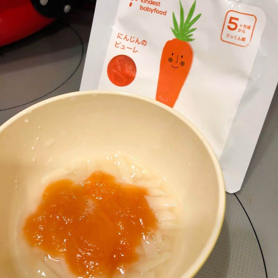 世手子さんのインスタグラム写真 - (世手子Instagram)「Udon baby food with vegetable soup stock🥬🧅 Perfect for busy moms because it is additive-free✨✨ Challenge dumplings🥟🥟🥟 @thekindest_official  #カインデスト の #離乳食 使ったよ（＾ν＾） #生後9ヶ月 の #寿司太郎 は　#離乳食後期 なので #三食 食べるので大変ww #thekindest の #ベビーフード #無添加 なので #忙しいママの味方 ✨✨ この日の #離乳食メニュー は #カインデストレシピ  #野菜出汁 で #離乳食うどん 🍜 #にんじんピューレ #トッピング 🥕 さといも、ブロッコリー、ひじき、キャベツ、しらす #マッスルギョーザ にも挑戦中( ^ω^ ) 沢山食べるようになって嬉しいよー！ でも作るの大変だからw #カインデストアレンジレシピ で楽させてもらいますw #ママスタグラム  #10倍粥  #信栄食品 #ダイエット #ボディメイク #デリスタグラマー #筋トレ #美味しくダイエット #monipla #musclegyoza_fan #タイダイカップ」9月16日 23時04分 - rojide