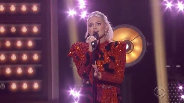 Kelsea Balleriniのインスタグラム：「*cheers* // thank you for having me @acmawards ... it was so special to play the “ballerini” version of HITB with the incredibly talented fellas I made the record with. 🍷🤍」