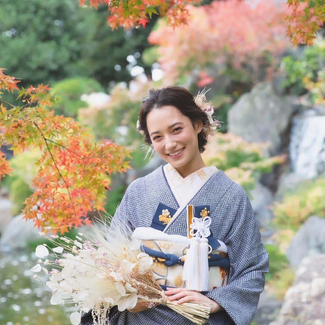 CLAIREのインスタグラム：「新緑から紅葉へのグラデーションも、また美しいロケーションです🌿🍁 ・ @clairebridalstudio」