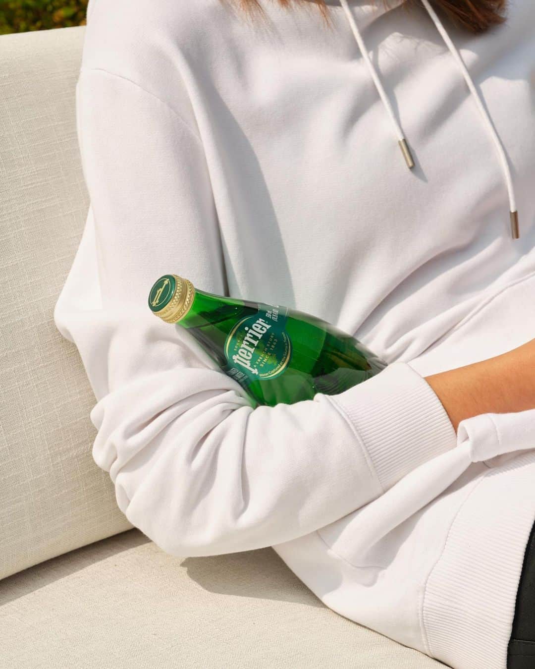 Fashion Weekのインスタグラム：「The best way to refresh for the non-stop @NYFW week is with a bottle of @perrierusa. #SparkOriginality」