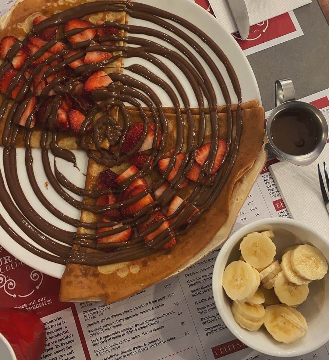 リリーマイマックのインスタグラム：「Bananas or strawberries? I couldn’t choose 😖 🍓🍌」