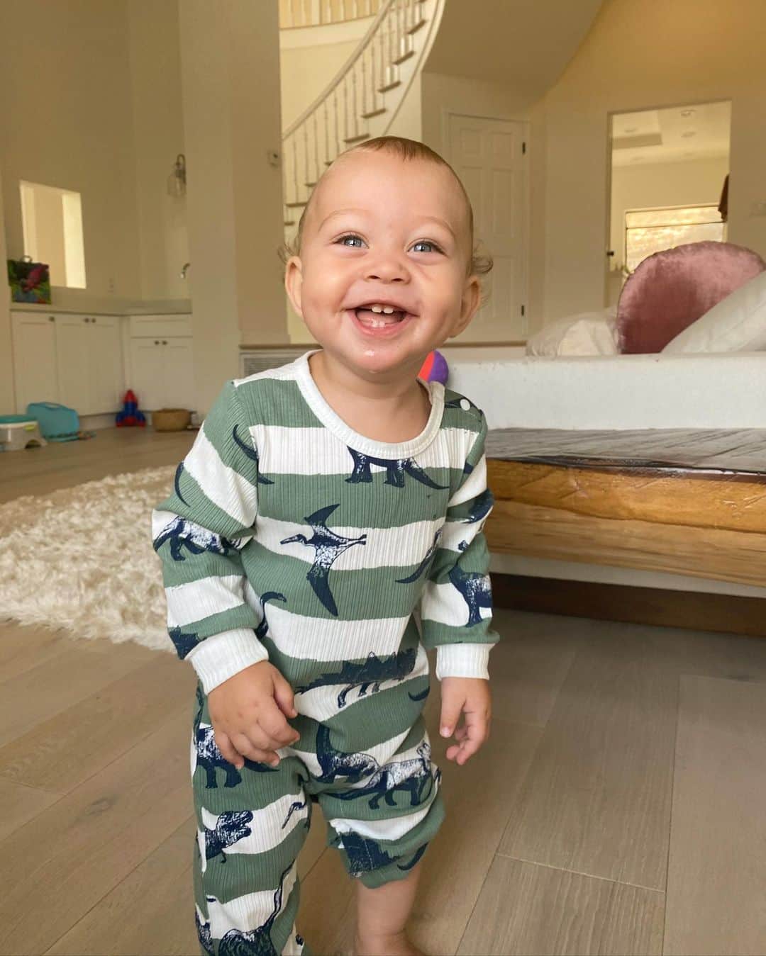 のインスタグラム：「Can’t believe he’s almost one 😭」