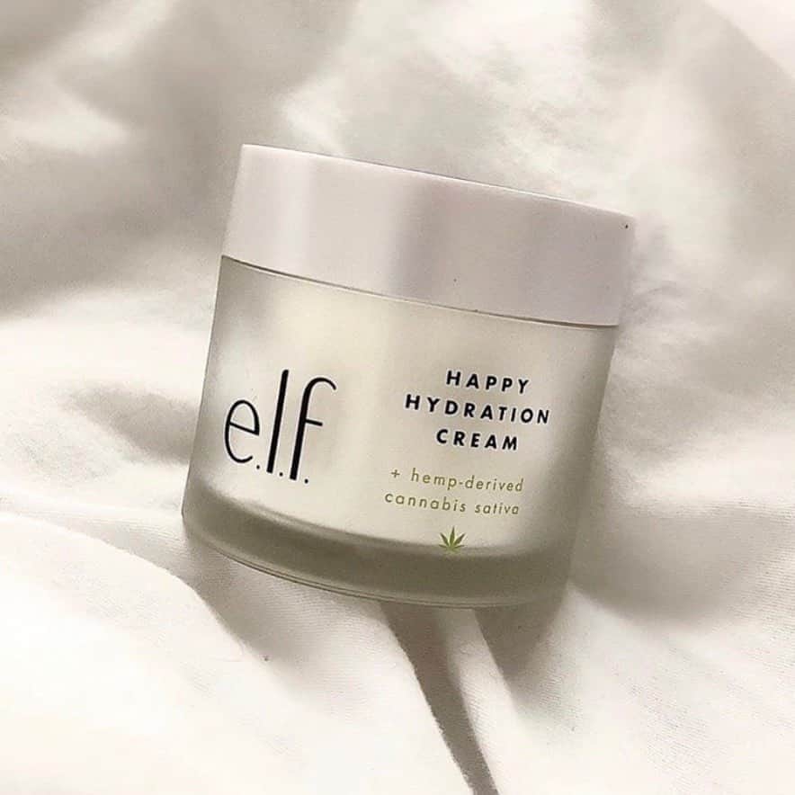 e.l.f.さんのインスタグラム写真 - (e.l.f.Instagram)「Comment something that makes you happy in honor of our Happy Hydration Cream 🥰   We love Happy Hydration Cream for its luxurious, creamy texture and e.l.f.ing amazing ingredients including Hemp Seed Oil, Vitamin B5, Hyaluronic Acid and Niacinamide ✨  📷: @elenitalksskincare #eyeslipsface #elfingamazing #elfcosmetics #crueltyfree #vegan」9月17日 8時58分 - elfcosmetics