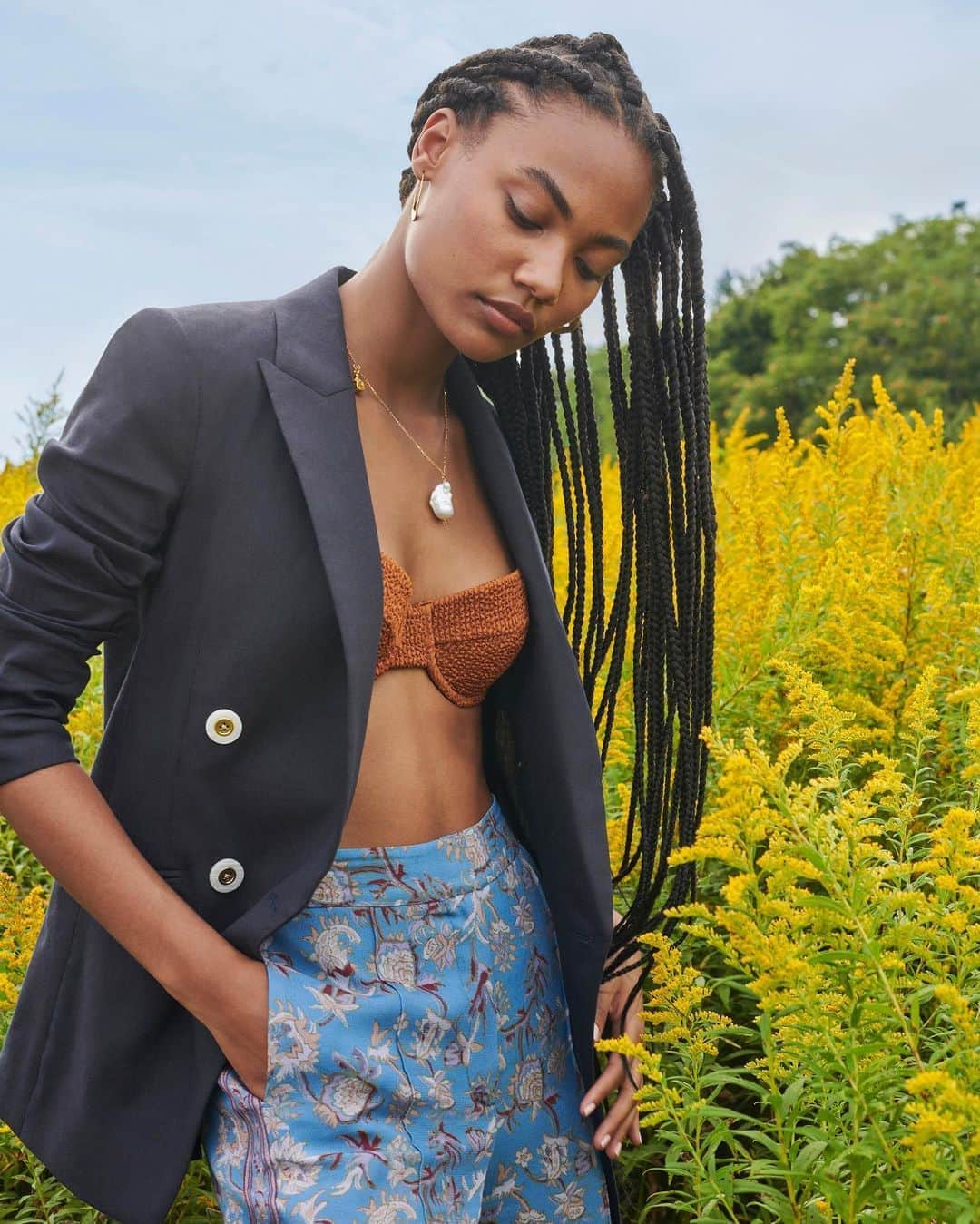 Fashion Weekのインスタグラム：「Don not disturb mode, activate 🌾 @veronicabeard escapes to the countryside for their September 2020 @NYFW digital presentation. Watch it now on nyfw.com」