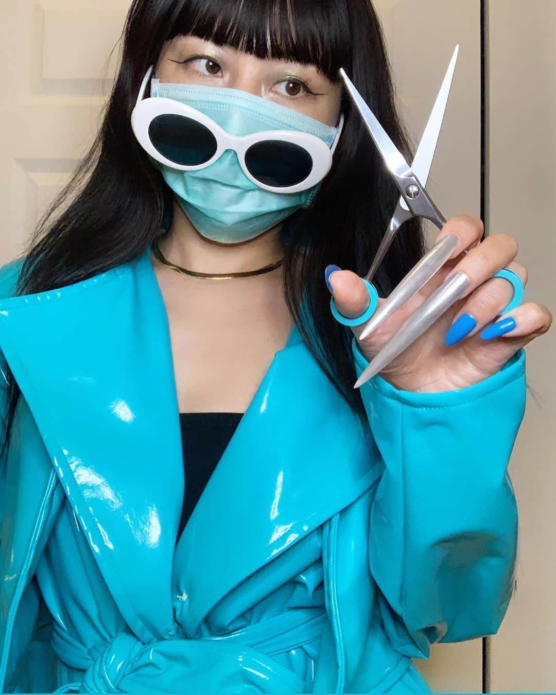 Mei Kawajiriさんのインスタグラム写真 - (Mei KawajiriInstagram)「Scissor hands ✂️✂️✂️✂️✂️💙💙💙💙💙🧞‍♂️🧞‍♂️🧞‍♂️🧞‍♂️🧞‍♂️ My jacket , My mask , My scissor and My nails all match. 💙💙💙💠💠💠💠 #Nailsbymei ( getting chilly in NYC, u need a jacket @mariamalsibai 💙)」9月17日 9時06分 - nailsbymei