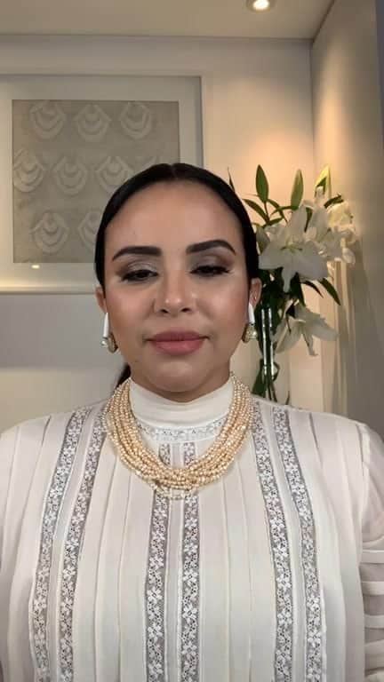 のインスタグラム：「Live de como tratar sua pele com a Dra Cláudia Magalhães @clinicaclaudiamagalhaes」