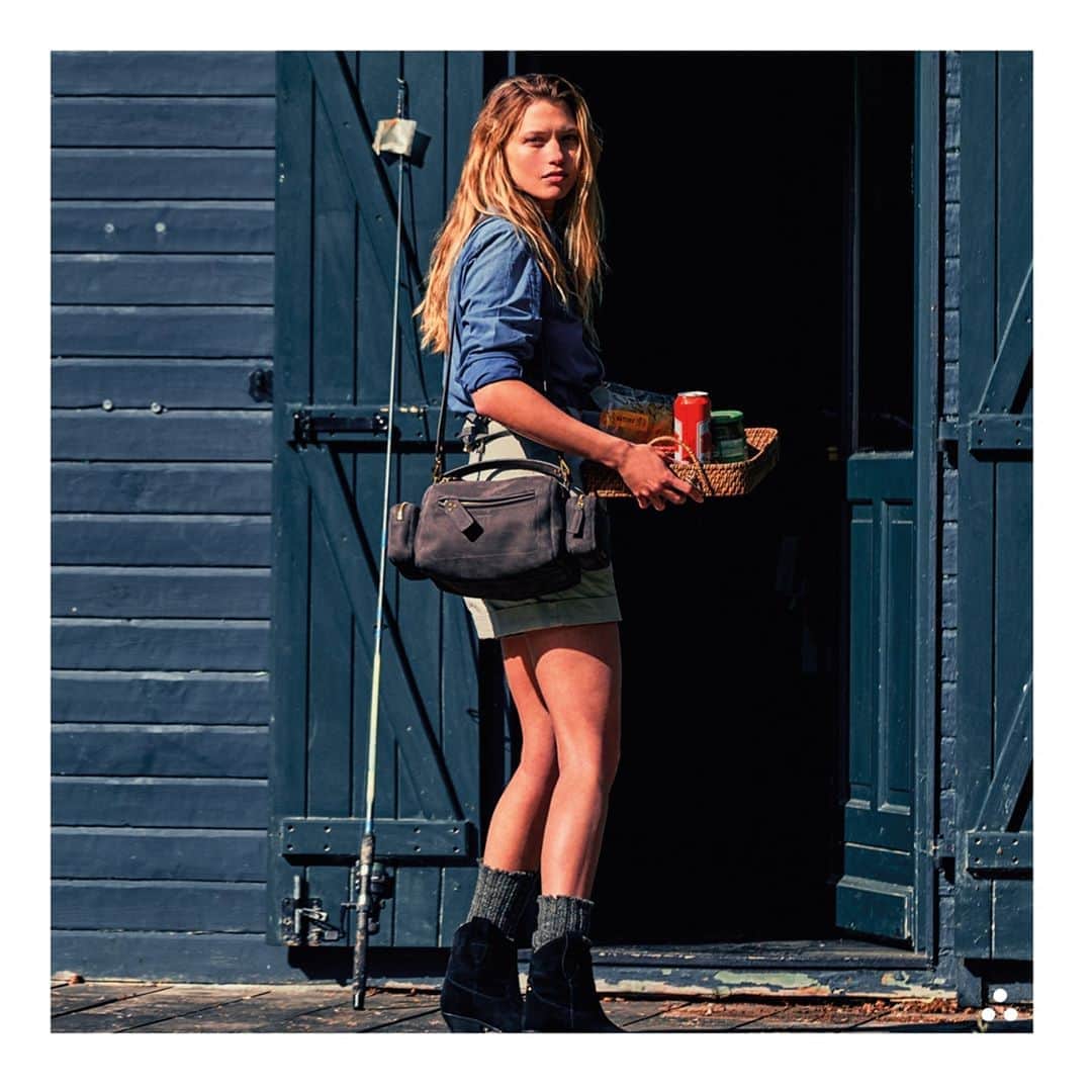 ジェロームドレイフュスのインスタグラム：「Sydney brings the attitude. . . Art Direction & Photo @germainchauveau Style @claire_dhelens Model @hanajirickova #jeromedreyfuss #jeromedreyfusssydney #rootsdeluxe #aw20」