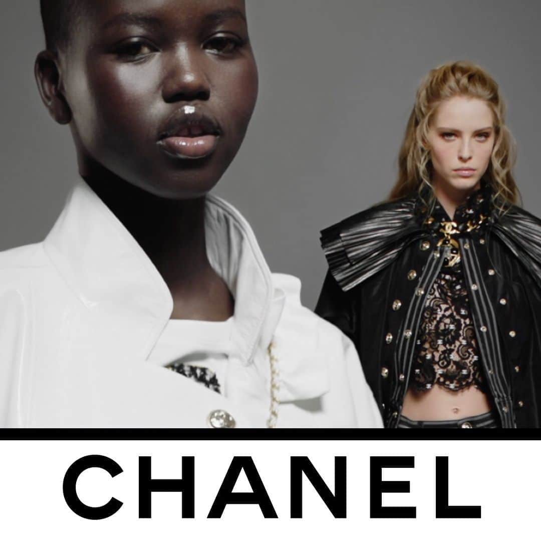 のインスタグラム：「The eternal modernity of the CHANEL allure infuses looks from the Fall-Winter 2020/21 Ready-to-Wear collection, now in boutiques.  Video by Guillaume Delaperriere.  #CHANELFallWinter #CHANEL @GuillaumeDelaperriere @AdutAkech @AbbyChampion」