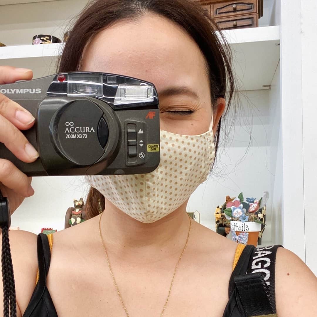 フリーディアのインスタグラム：「Sometimes you just want to go back to the way it was.⠀⠀⠀⠀⠀⠀⠀⠀⠀ ＊⠀⠀⠀⠀⠀⠀⠀⠀⠀ ＊⠀⠀⠀⠀⠀⠀⠀⠀⠀ たまには昔のように戻りたい時もあるよね。⠀⠀⠀⠀⠀⠀⠀⠀⠀ #olympus #vintage #used #usedcamera #blessingdales #tucson #arizona #facemask #mask #camera #saycheese #accura #film #nomoredigital」