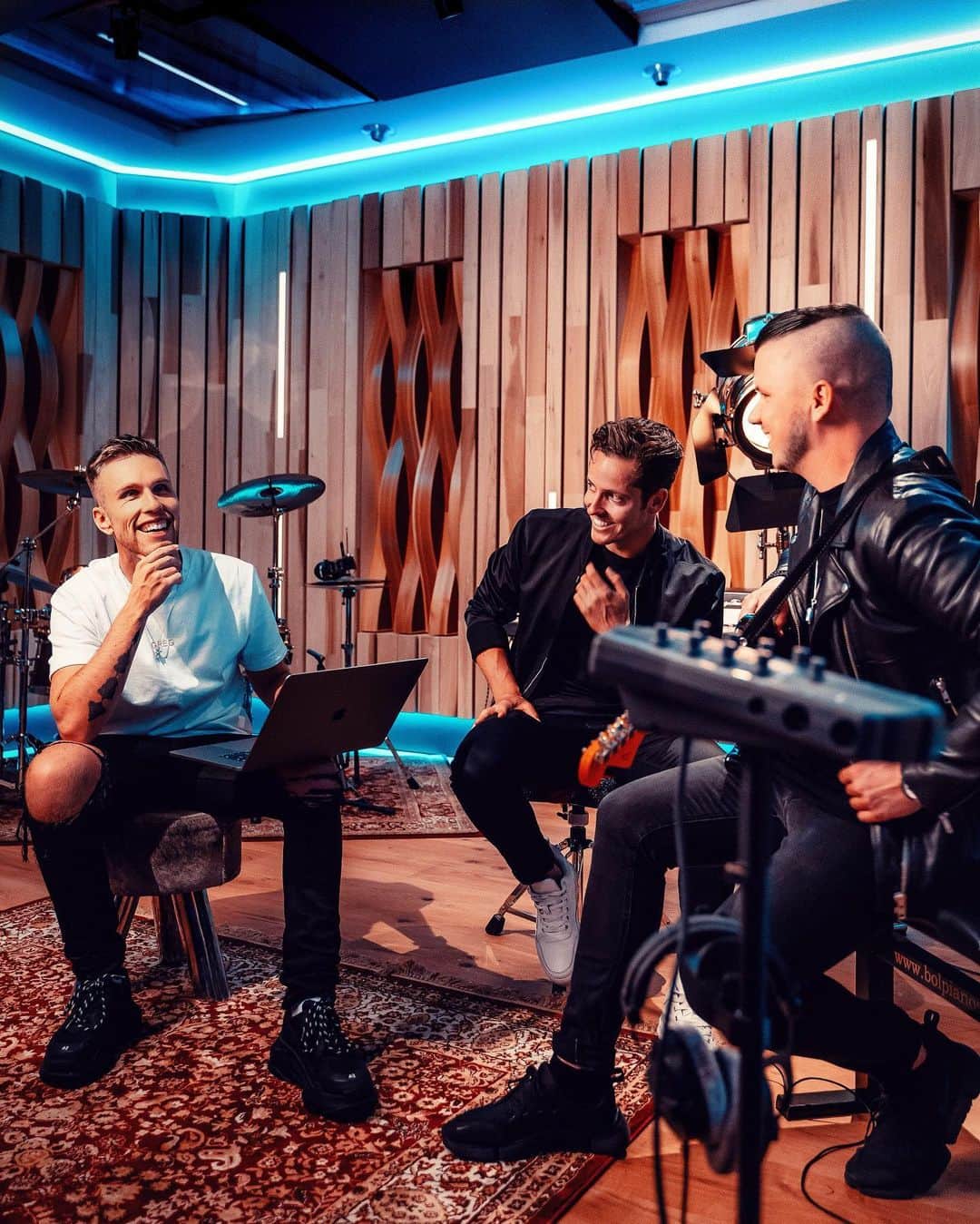 SICK INDIVIDUALSのインスタグラム：「When 3 musical minds meet! 😁 And feel exactly the same way... That’s why this collab came out so smooth! Curious if you can here all of our influences combined! 🎵 @nickyromero @protocolrecordings @xiramusic」