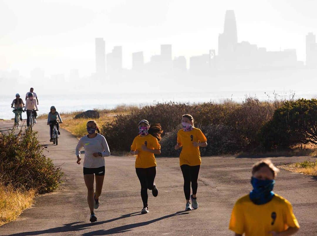 ホカオネオネのインスタグラム：「“Running for a Better Oakland is such an incredible organization. No matter how overwhelming life can be, whether it's challenges in school or with friends or families, being able to show them that bigger picture that they will face challenges, and they will learn through running how to overcome them and break down their own barriers."  - Magda Boulet (@runboulet​) on @rboakland, a non-profit that encourages Kindergarten-12th grade Oakland students to develop healthy lifestyles through running.   It’s time to keep moving forward.   It’s Time to Fly. #TimeToFly」