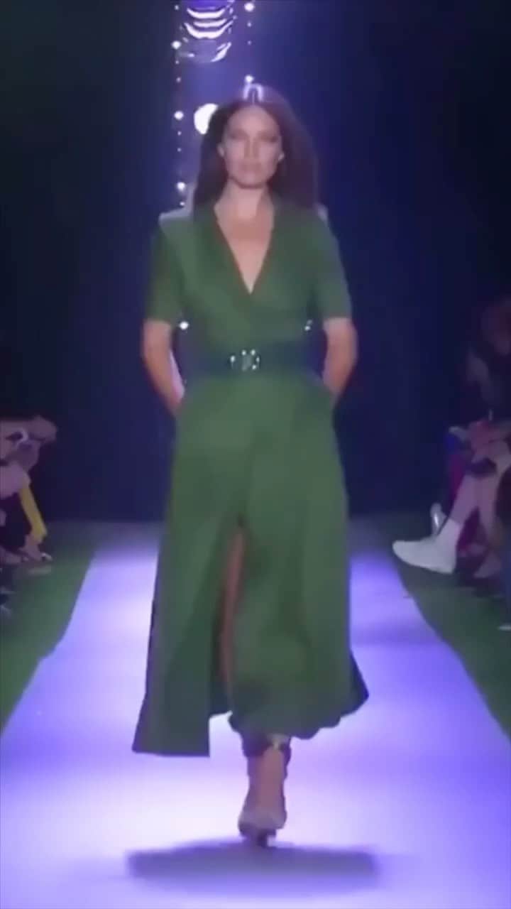 エミリー・DiDonatoのインスタグラム：「In honor of NYFW let’s throw it back to last years @brandonmaxwell show. PS happy 5th birthday to you and your team Brandon! ❤️」