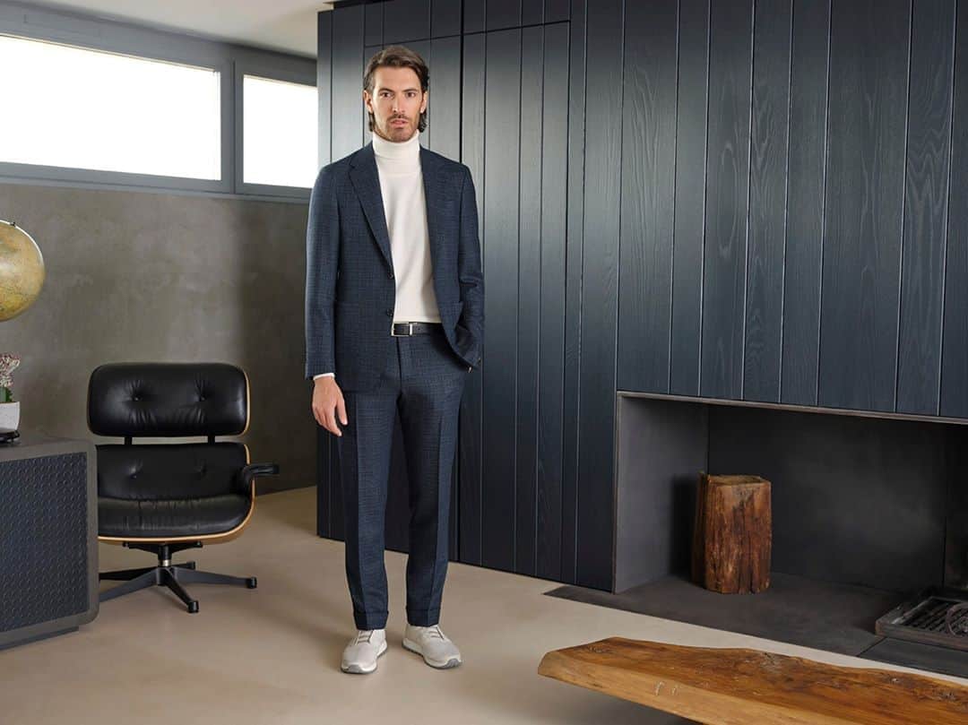 カナーリのインスタグラム：「The Canali Su Misura service is reinvented with a modern twist to make room for less formal combinations. Discover more about the service and book your appointment until October 10 at the link in bio.  #Canali1934 #MadeInItaly #MadeToMeasure #menswear #bespoke #tailoring #menstyle」