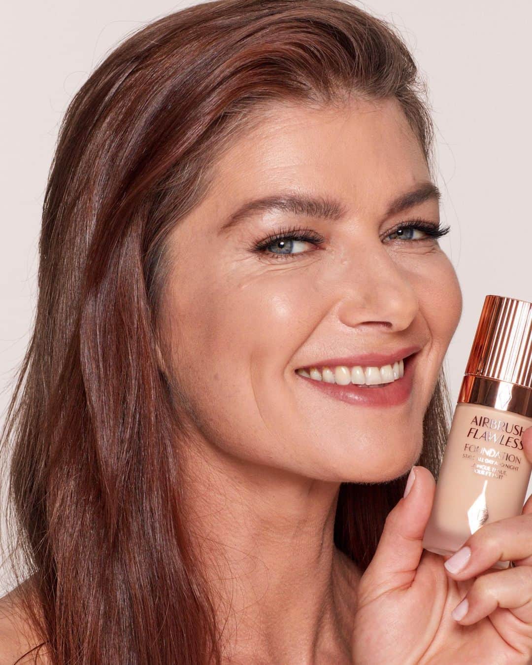シャーロット・ティルベリーさんのインスタグラム写真 - (シャーロット・ティルベリーInstagram)「⭐️ FOUNDATION EXPERT - TEAM TILBURY VIRTUAL CONSULTATION ⭐️  Darlings, book a Virtual Consultation with one of my #TeamTilbury FOUNDATION EXPERTS to find your PERFECT MATCH!! From discovering foundations for SMOOTHER, BRIGHTER and more FLAWLESS LOOKING skin to learning tips and tricks for CONCEALING blemishes and dark circles, you’ll UNLOCK all of my COMPLEXION SECRETS!!  📆 Book NOW via my #linkinbio.  #CharlotteTilbury #VirtualConsultation #Complexion」9月17日 1時15分 - charlottetilbury