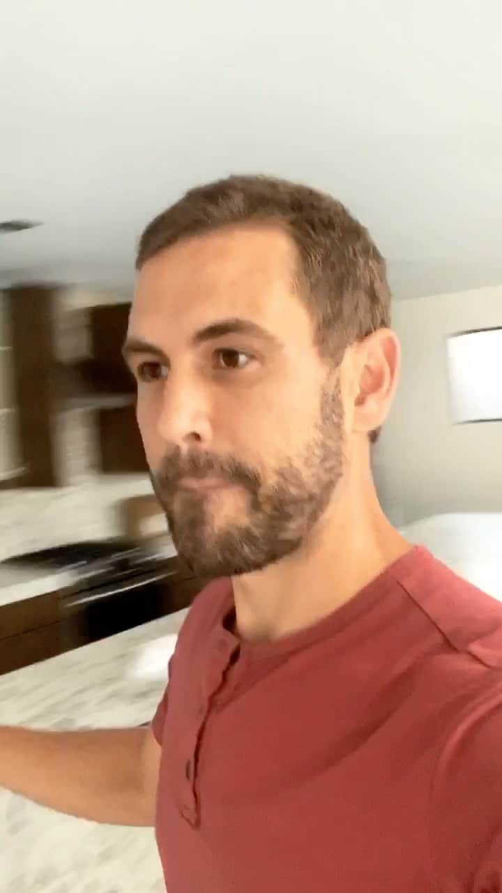 ニック・ビオールのインスタグラム：「New Home ..First Looks.」
