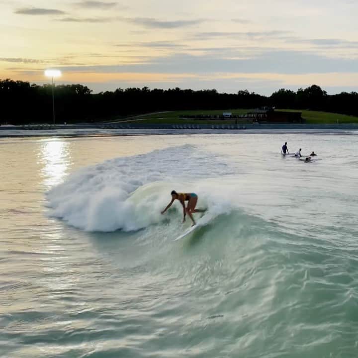 のインスタグラム：「somebody pls pinch me.. i must be dreaming!! 😍😍 this place is epic, thank you @bsrsurfresort for the insanely fun times, dream come true for sure!!!! video/ @joannebarratt_photo」