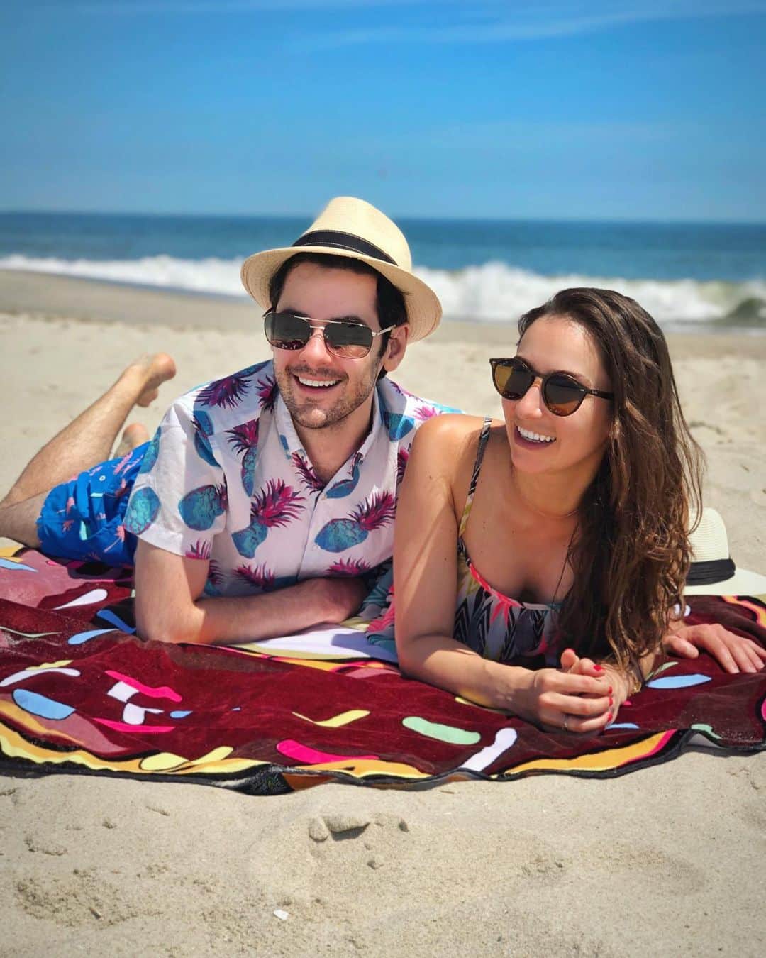 ブレンダン・ロビンソンのインスタグラム：「Enjoying the final days of #summer in the sand 😎☀️ . . . #beach #beachday #capemay #vacation #couple #beachcouple」